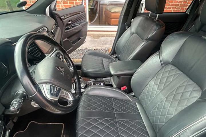 undefined Mitsubishi Outlander fra 2020
