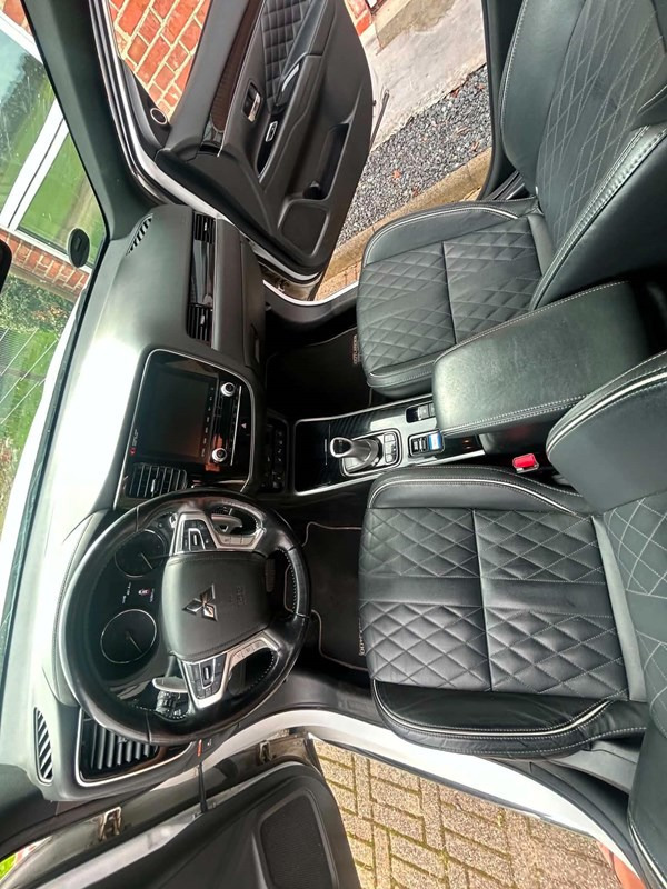 undefined Mitsubishi Outlander fra 2020