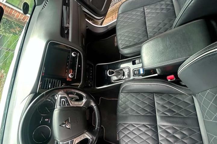 undefined Mitsubishi Outlander fra 2020