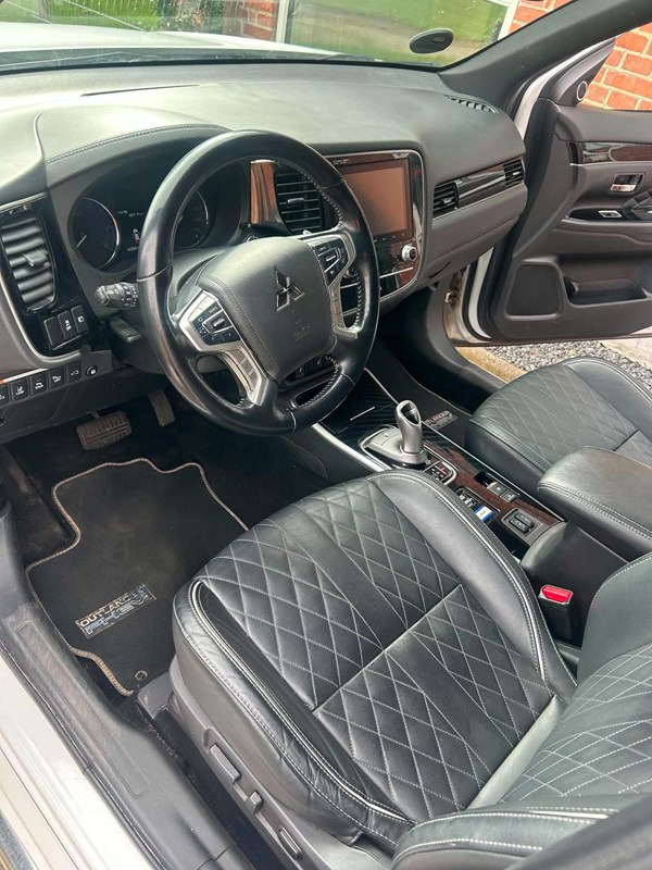 undefined Mitsubishi Outlander fra 2020