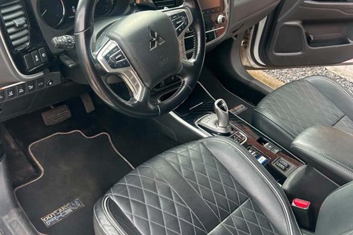 undefined Mitsubishi Outlander fra 2020
