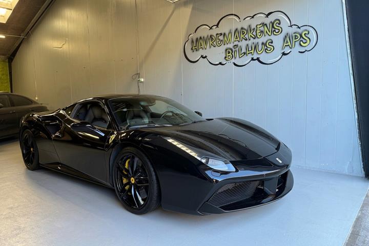 Sort Ferrari 488 GTB fra 2017
