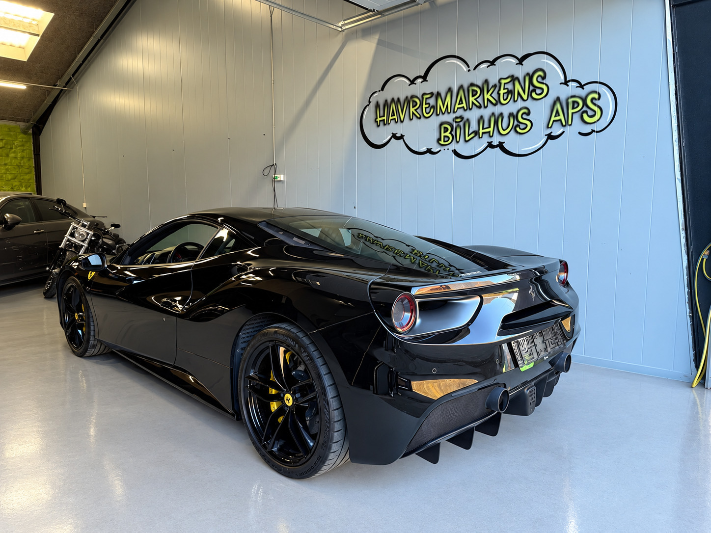 Sort Ferrari 488 GTB fra 2017
