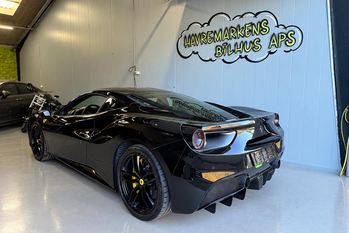 Sort Ferrari 488 GTB fra 2017