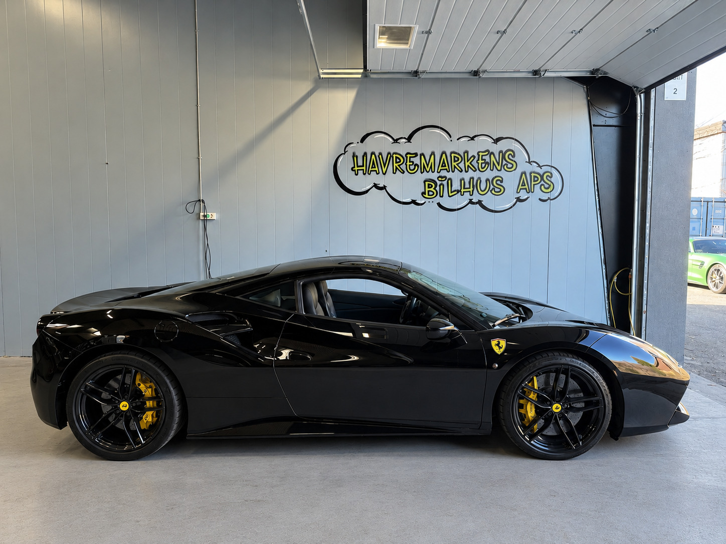 Sort Ferrari 488 GTB fra 2017