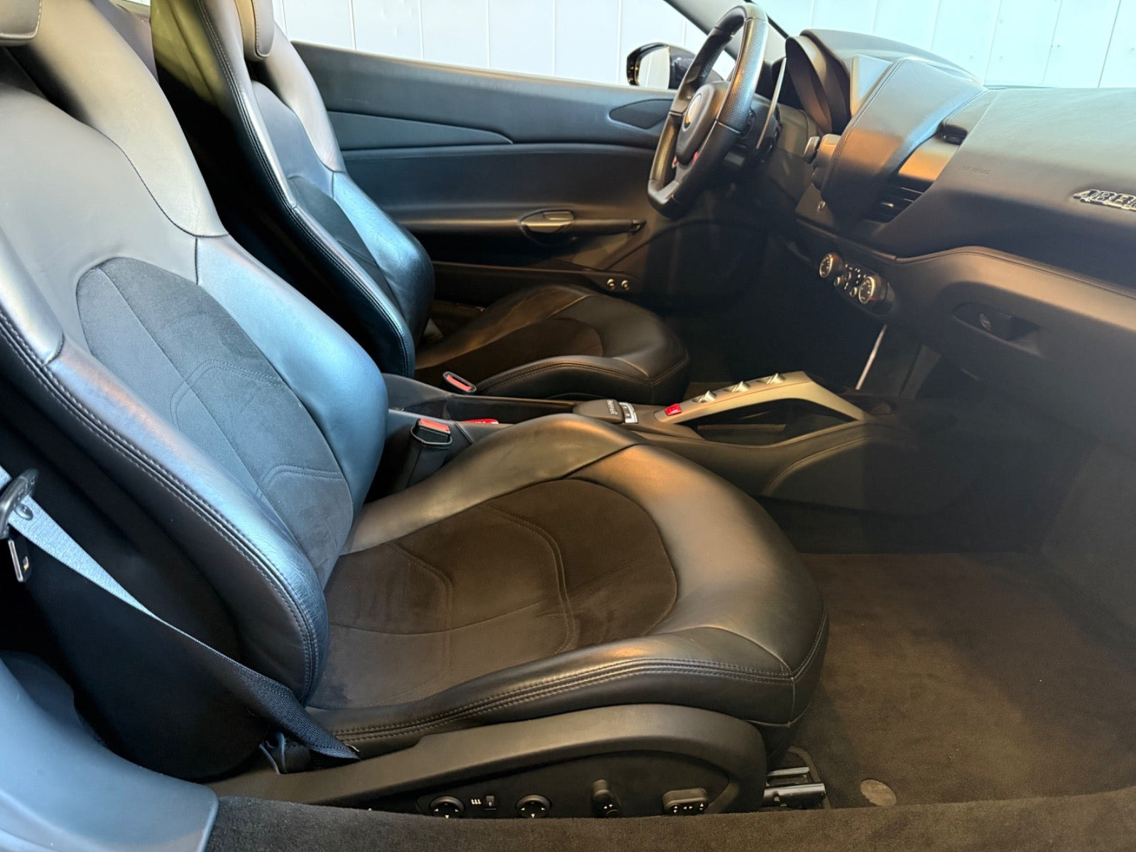 Sort Ferrari 488 GTB fra 2017