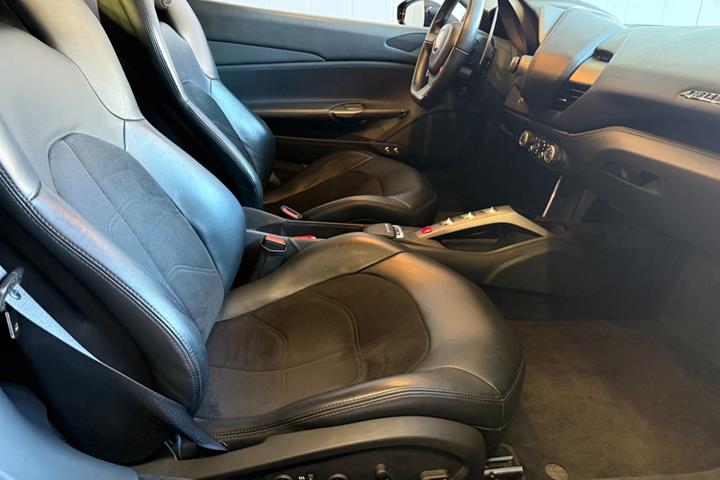 Sort Ferrari 488 GTB fra 2017