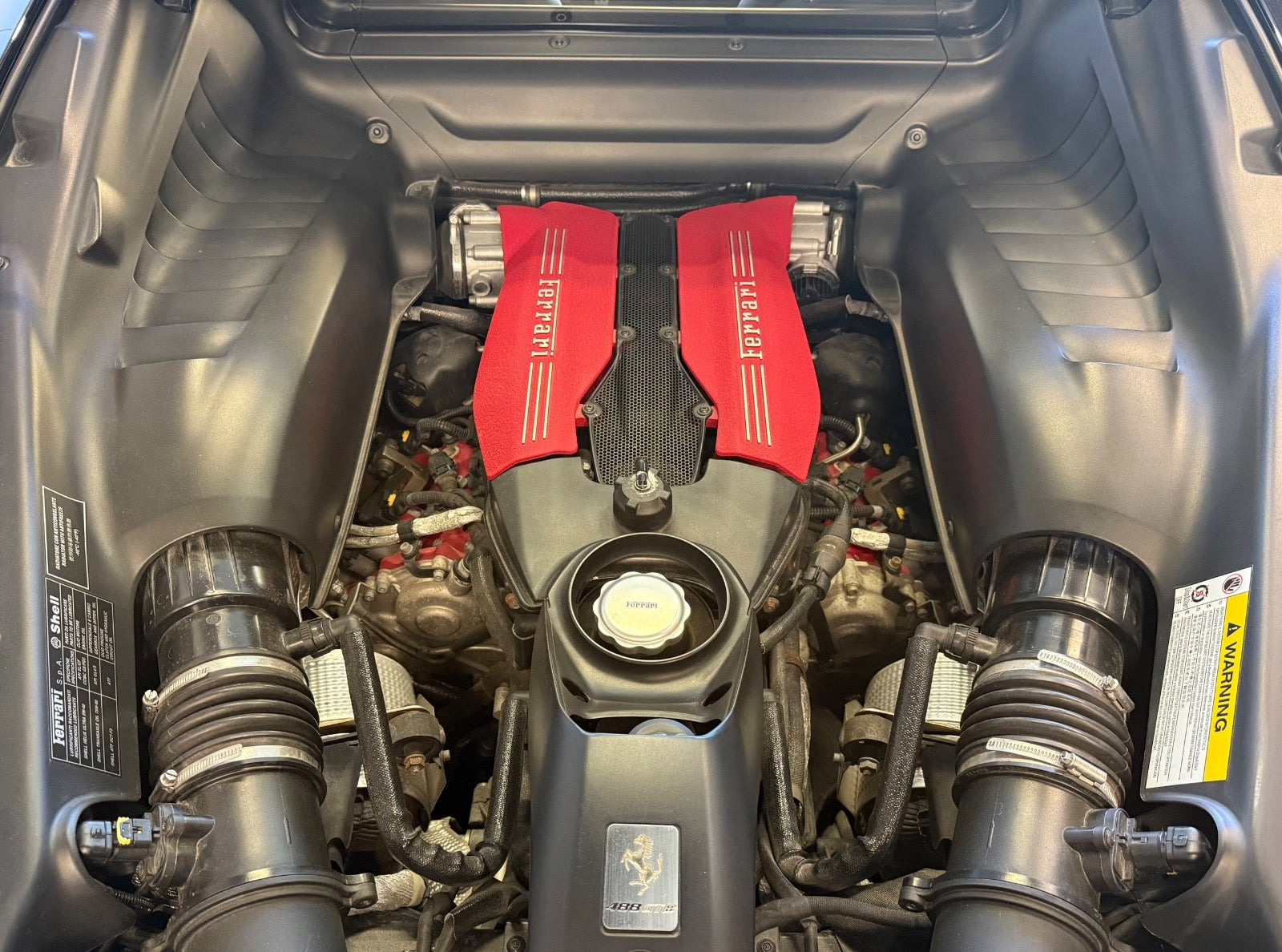 Sort Ferrari 488 GTB fra 2017