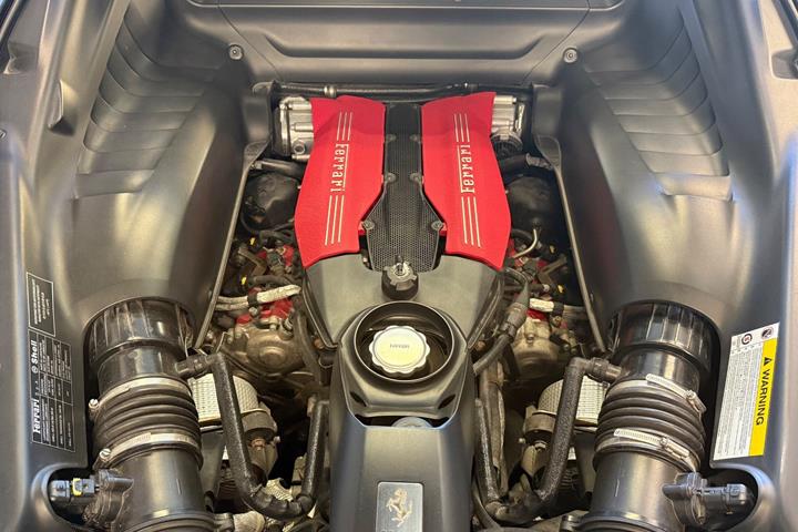 Sort Ferrari 488 GTB fra 2017