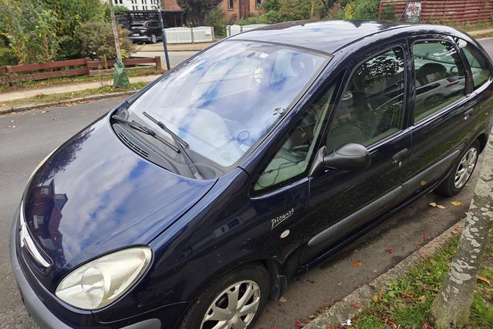 Blå Citroën Xsara Picasso fra 2002