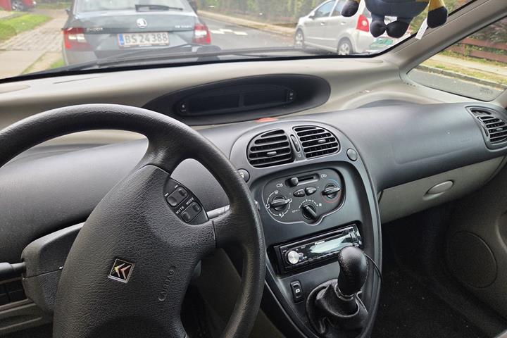 Blå Citroën Xsara Picasso fra 2002