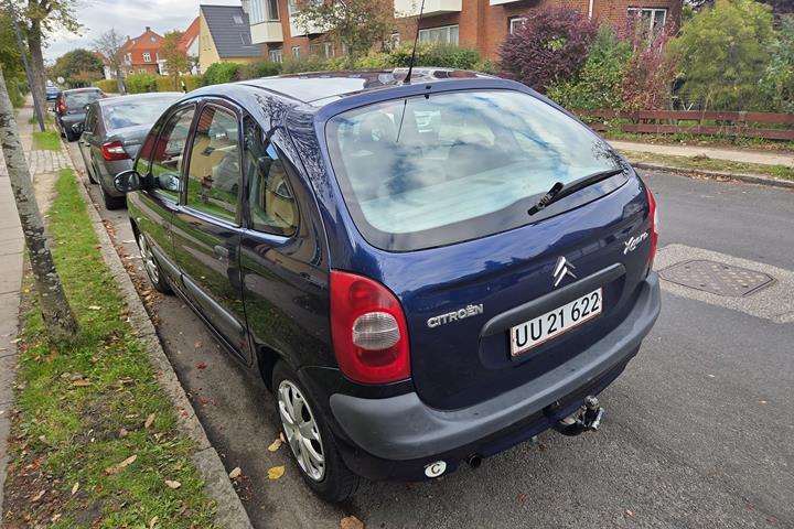 Blå Citroën Xsara Picasso fra 2002