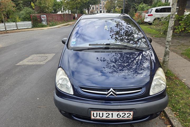 Blå Citroën Xsara Picasso fra 2002