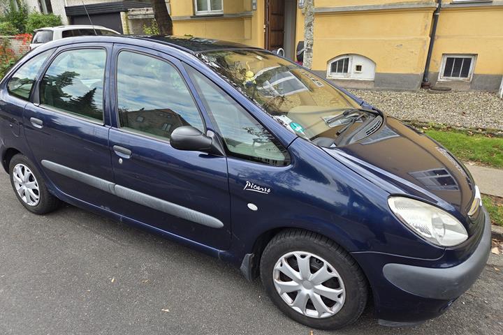 Blå Citroën Xsara Picasso fra 2002