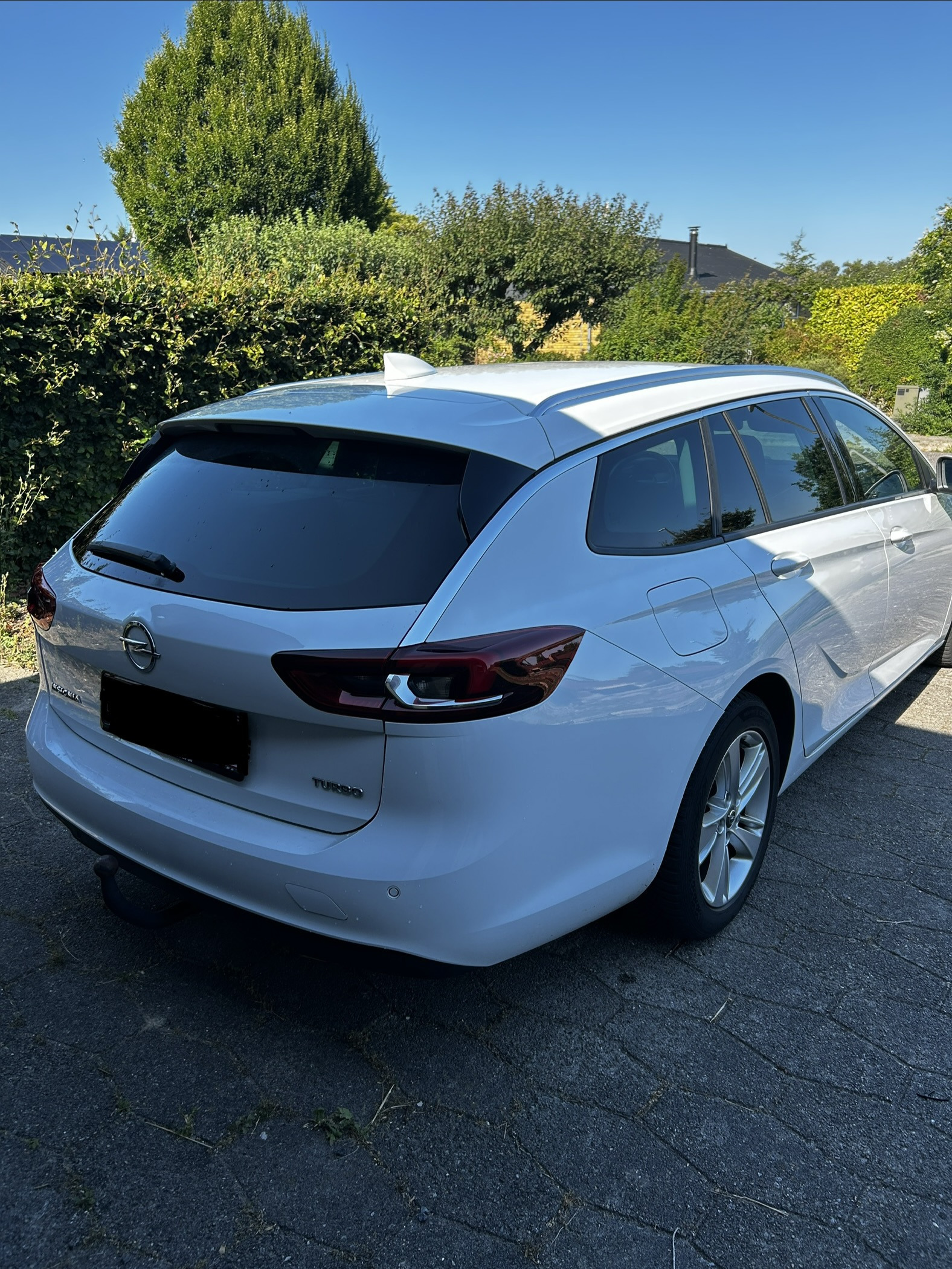 Hvid Opel Insignia fra 2018