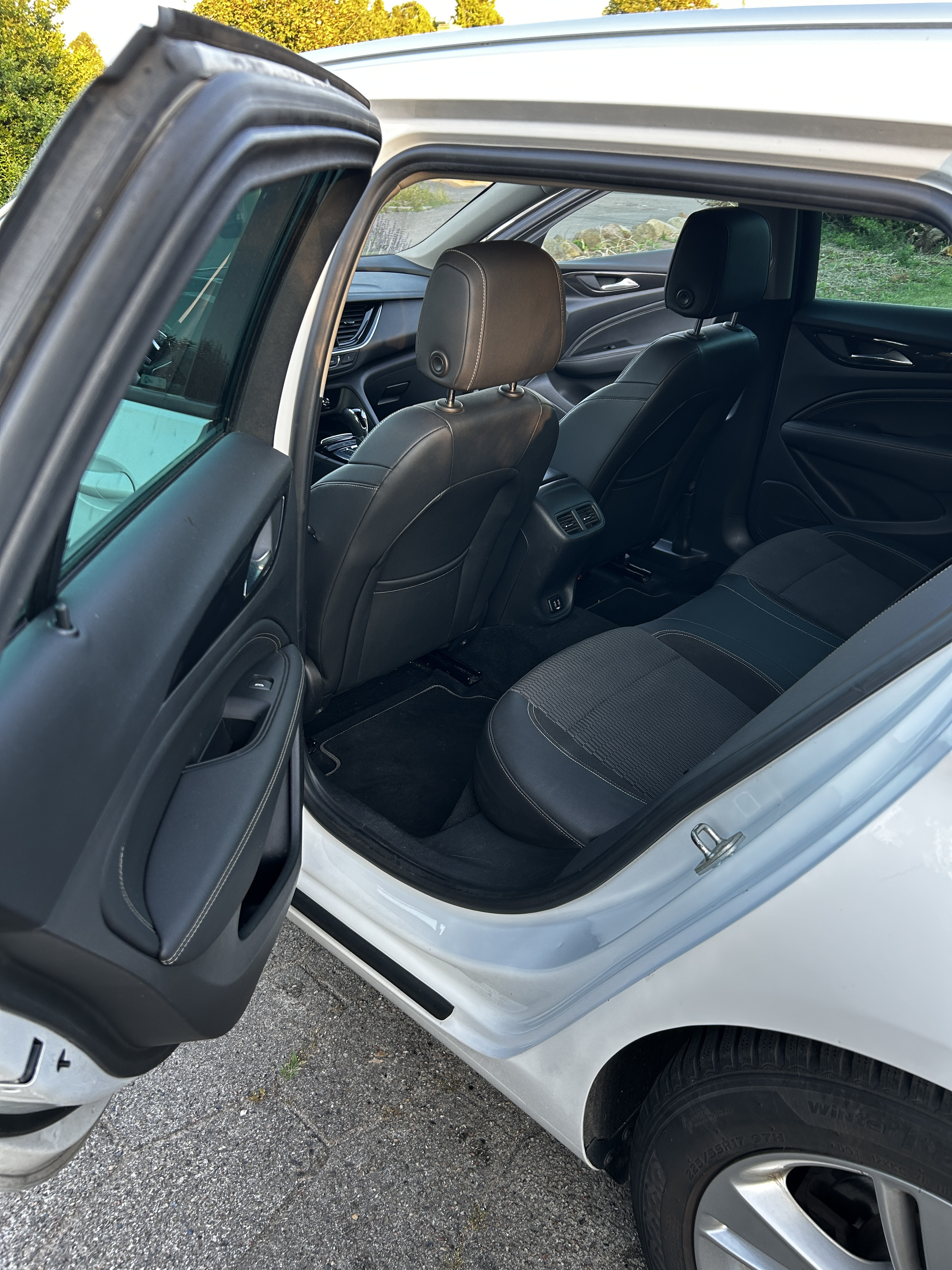 Hvid Opel Insignia fra 2018