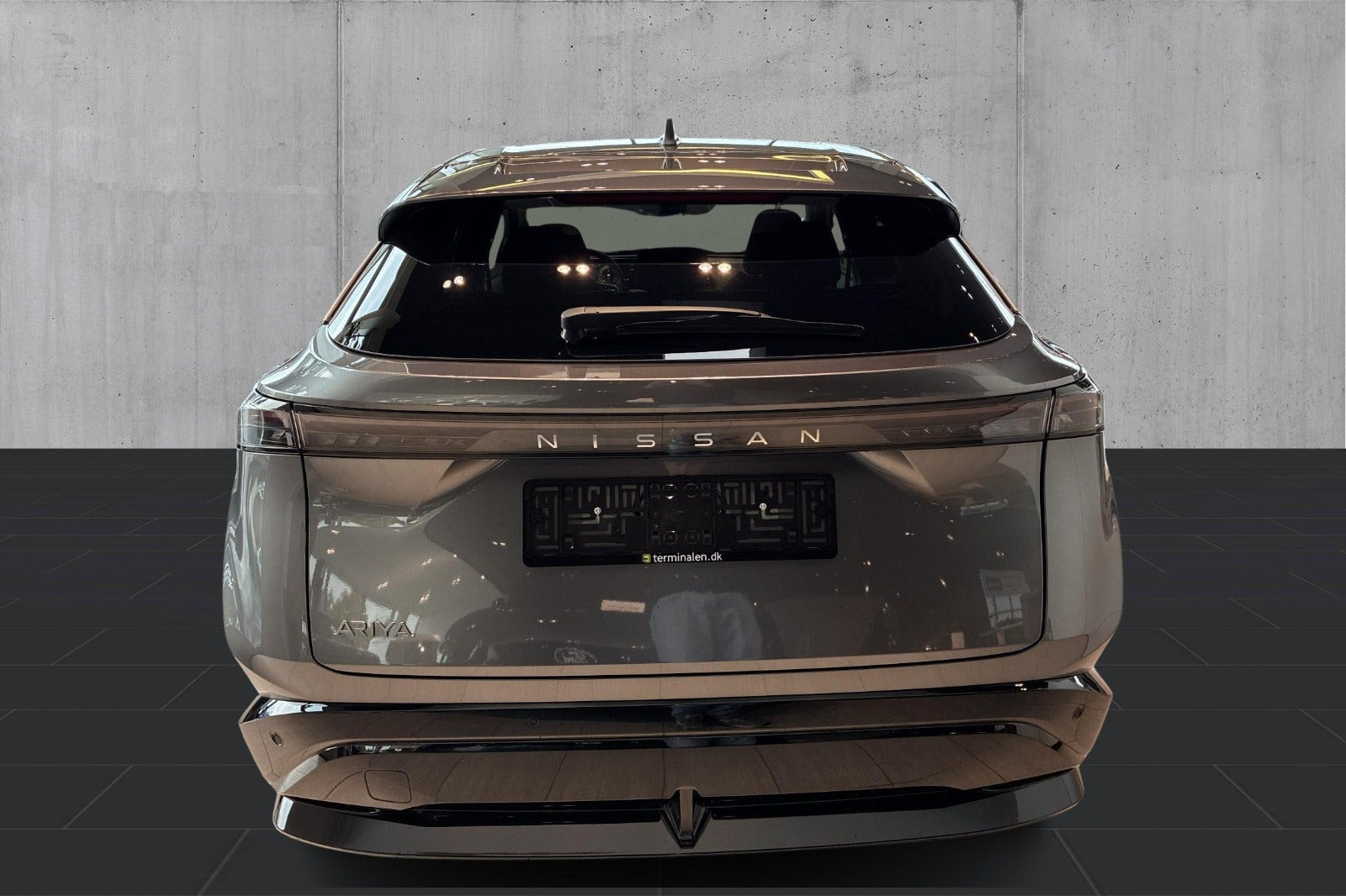 Grå Nissan Ariya fra 2026