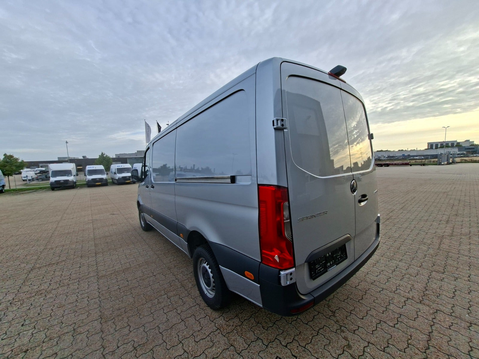 Sølv Mercedes Sprinter 317 fra 2024