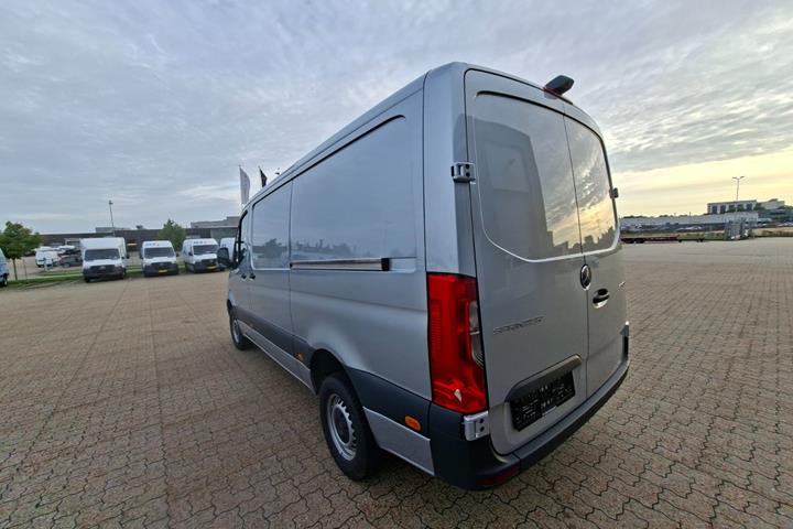 Sølv Mercedes Sprinter 317 fra 2024