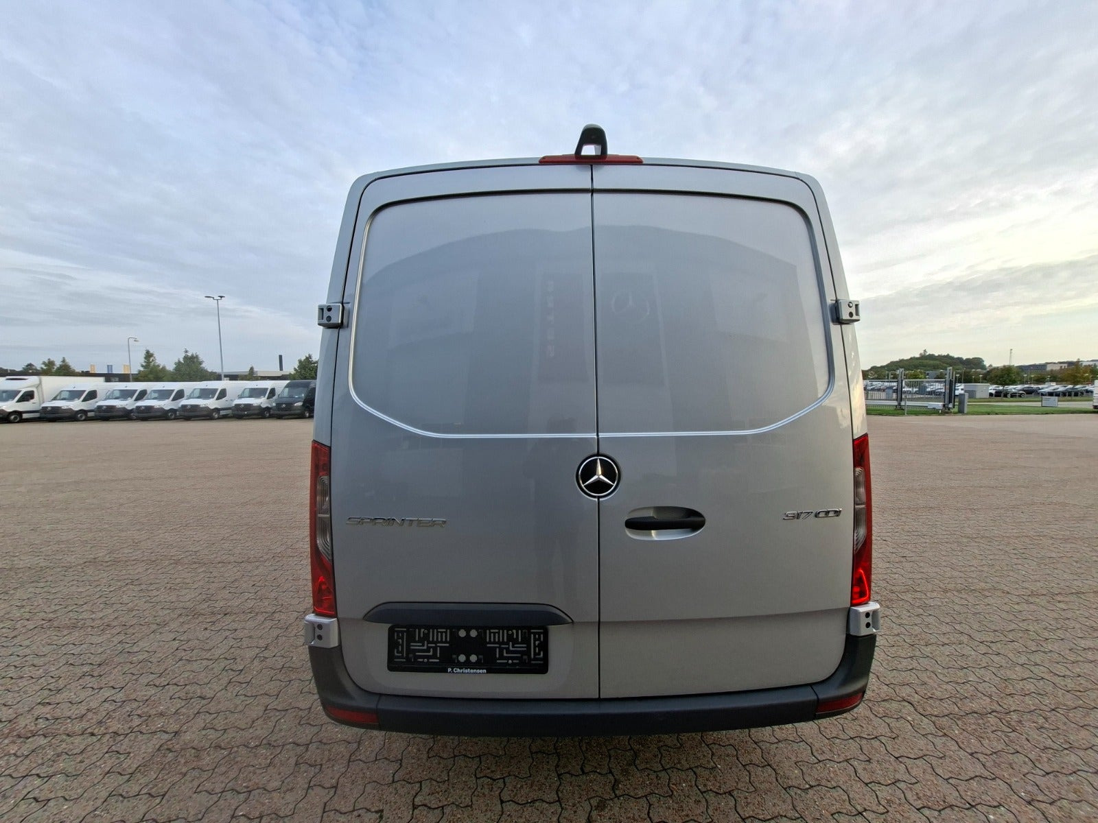 Sølv Mercedes Sprinter 317 fra 2024