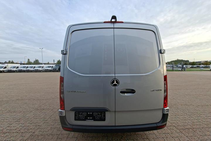 Sølv Mercedes Sprinter 317 fra 2024