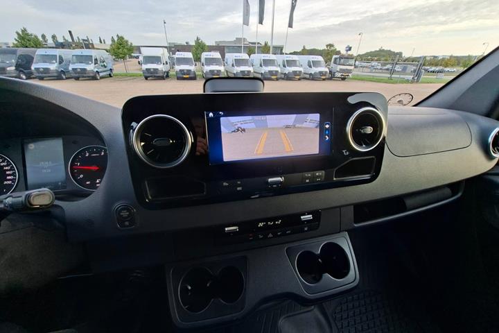 Sølv Mercedes Sprinter 317 fra 2024