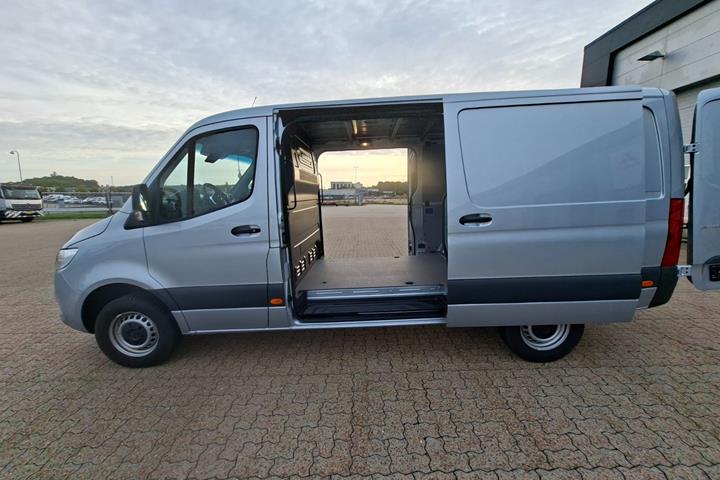 Sølv Mercedes Sprinter 317 fra 2024