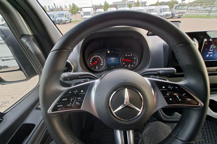 Sølv Mercedes Sprinter 317 fra 2024