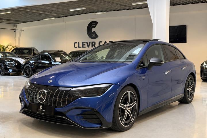 Blå Mercedes EQE43 fra 2023 set udefra