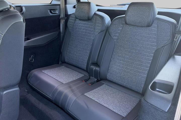 undefined Peugeot e-5008 fra 2025