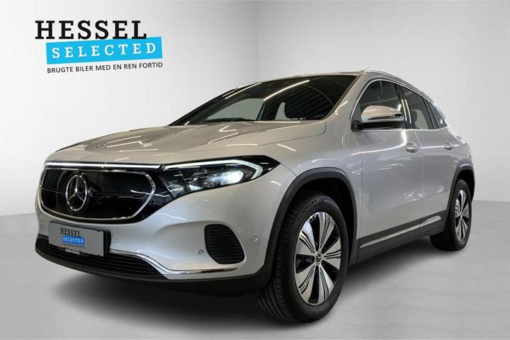 Blå Mercedes EQA250+ fra 2023 set udefra