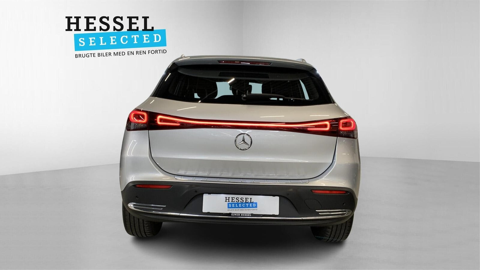 Blå Mercedes EQA250+ fra 2023