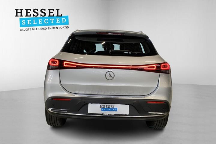 Blå Mercedes EQA250+ fra 2023
