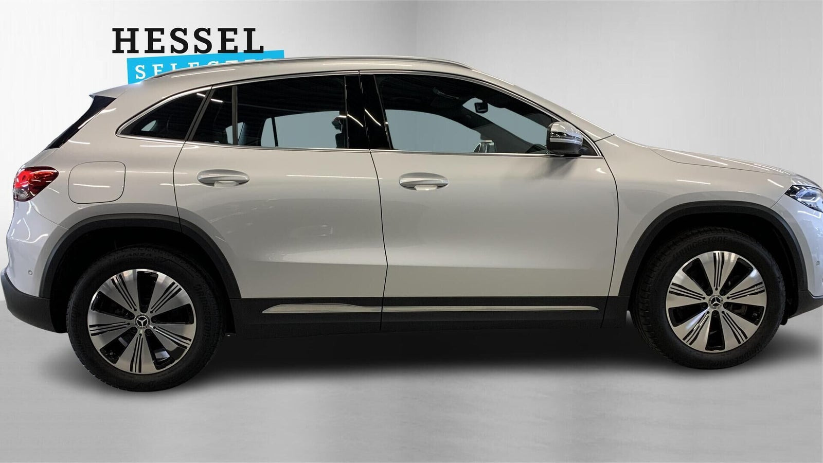 Blå Mercedes EQA250+ fra 2023