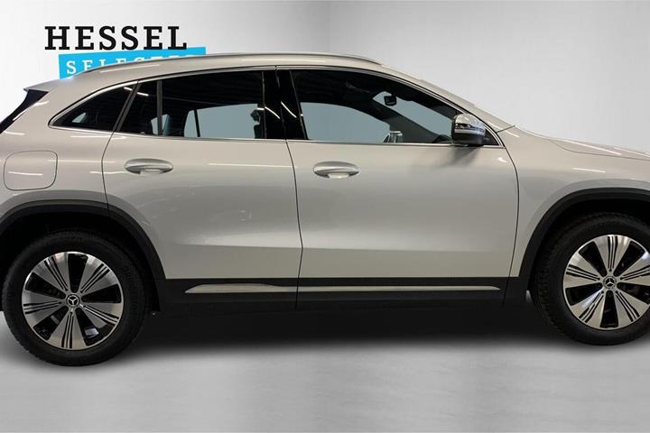 Blå Mercedes EQA250+ fra 2023