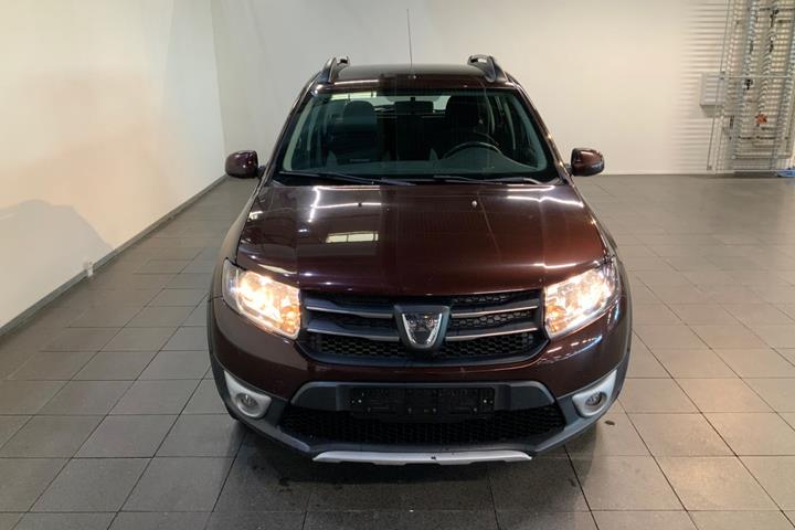 Brun Dacia Sandero Stepway fra 2016
