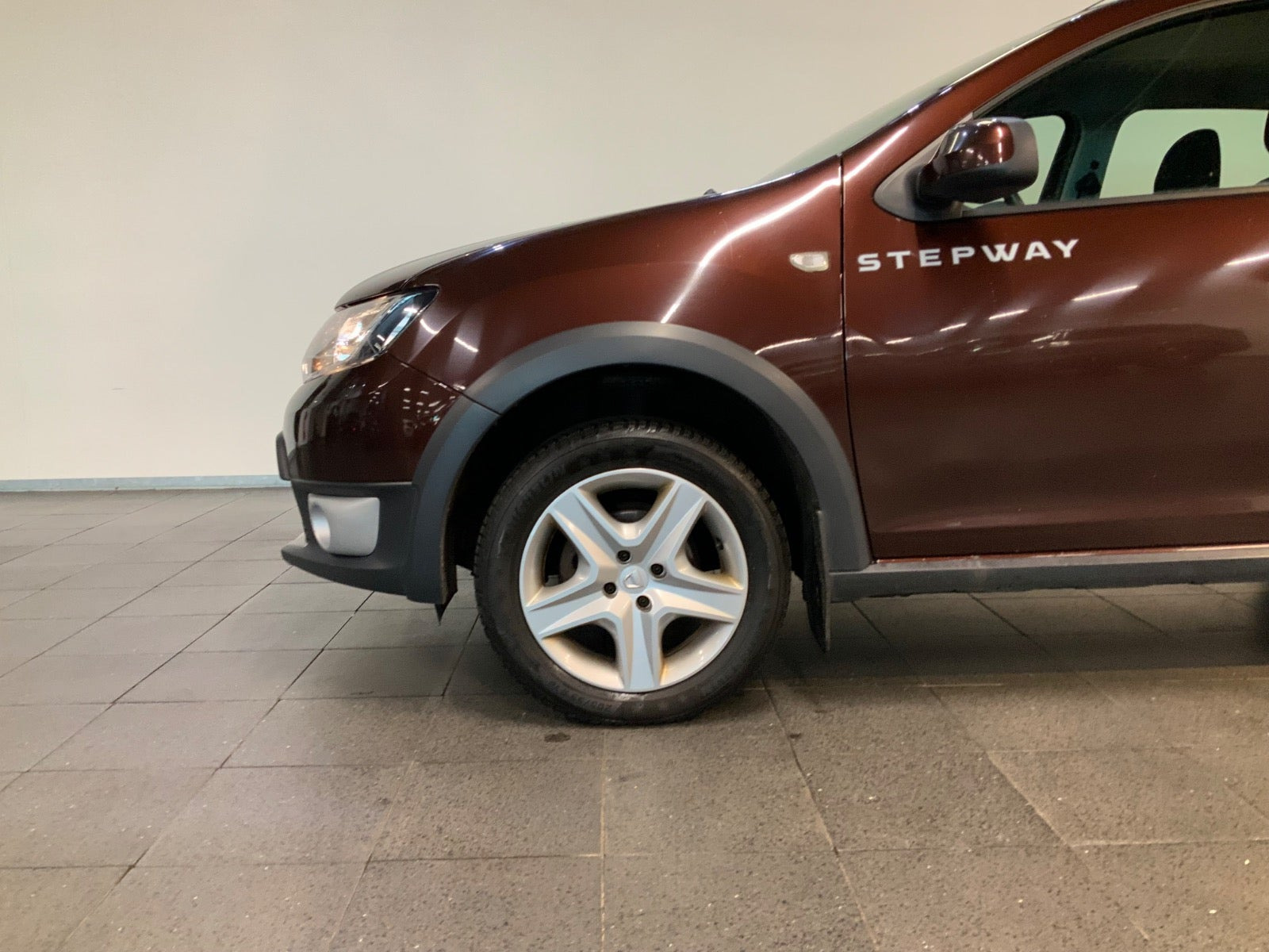 Brun Dacia Sandero Stepway fra 2016