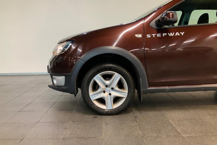 Brun Dacia Sandero Stepway fra 2016
