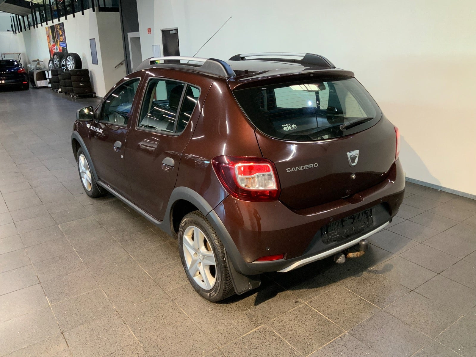 Brun Dacia Sandero Stepway fra 2016