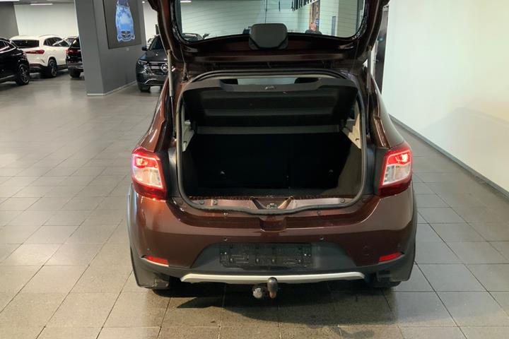 Brun Dacia Sandero Stepway fra 2016