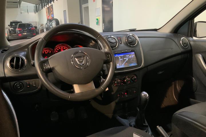 Brun Dacia Sandero Stepway fra 2016