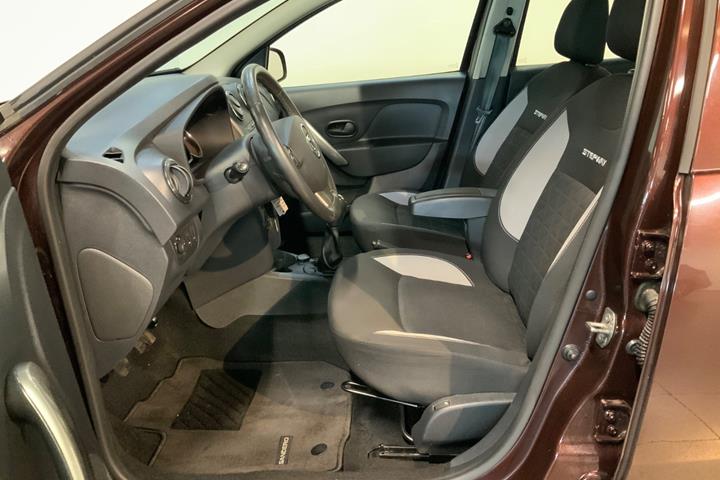 Brun Dacia Sandero Stepway fra 2016
