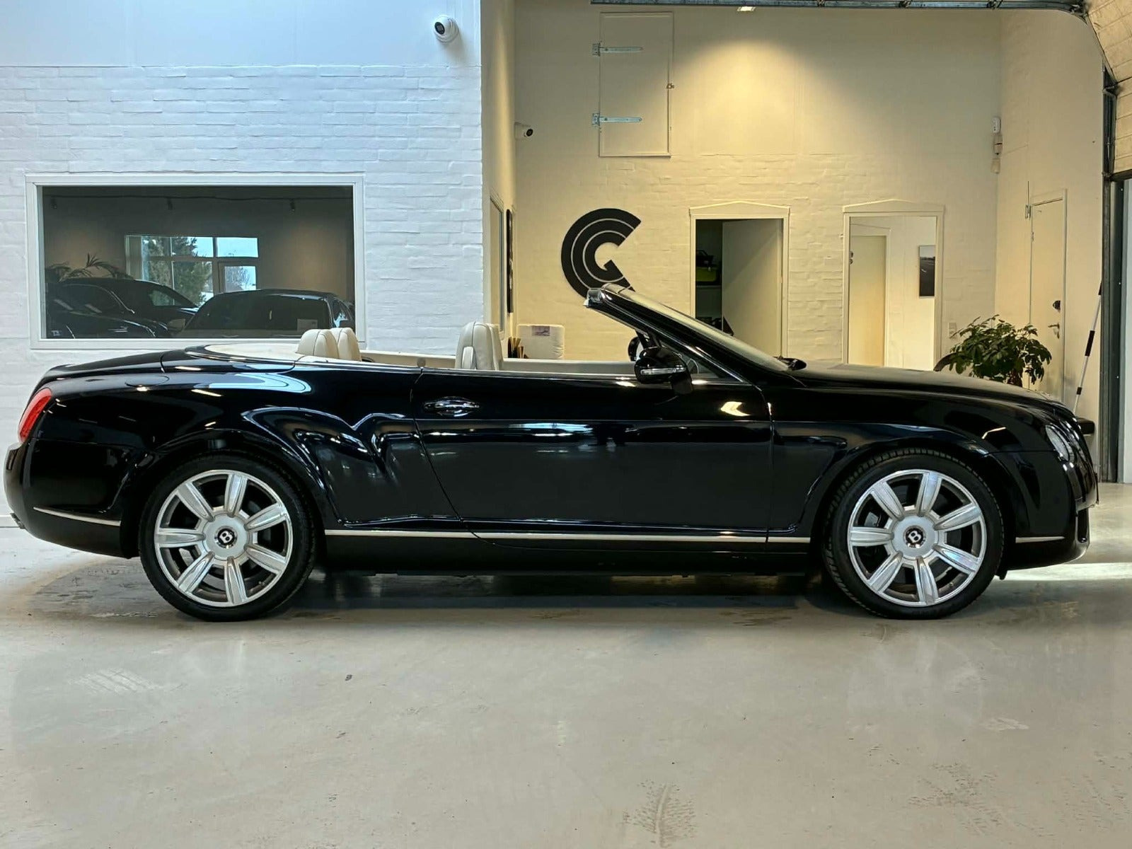 Sort Bentley Continental GTC fra 2010