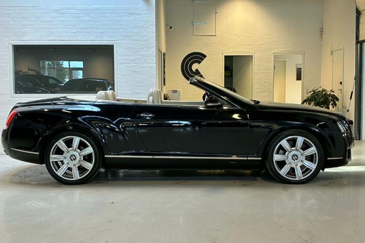 Sort Bentley Continental GTC fra 2010