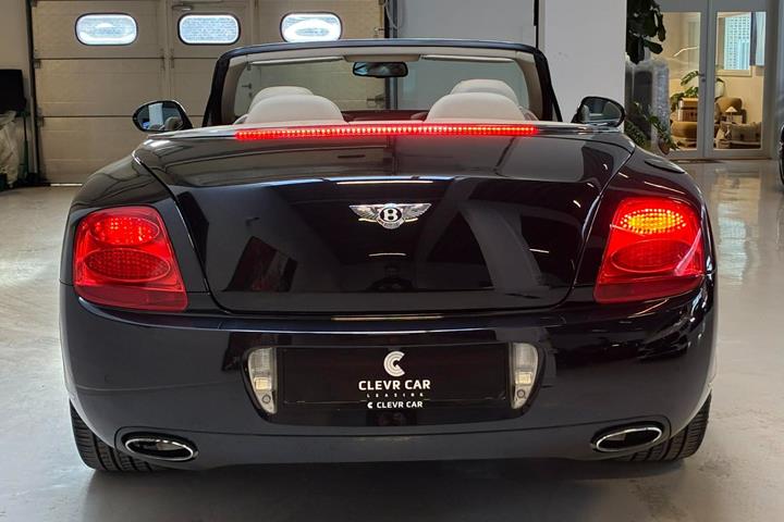 Sort Bentley Continental GTC fra 2010