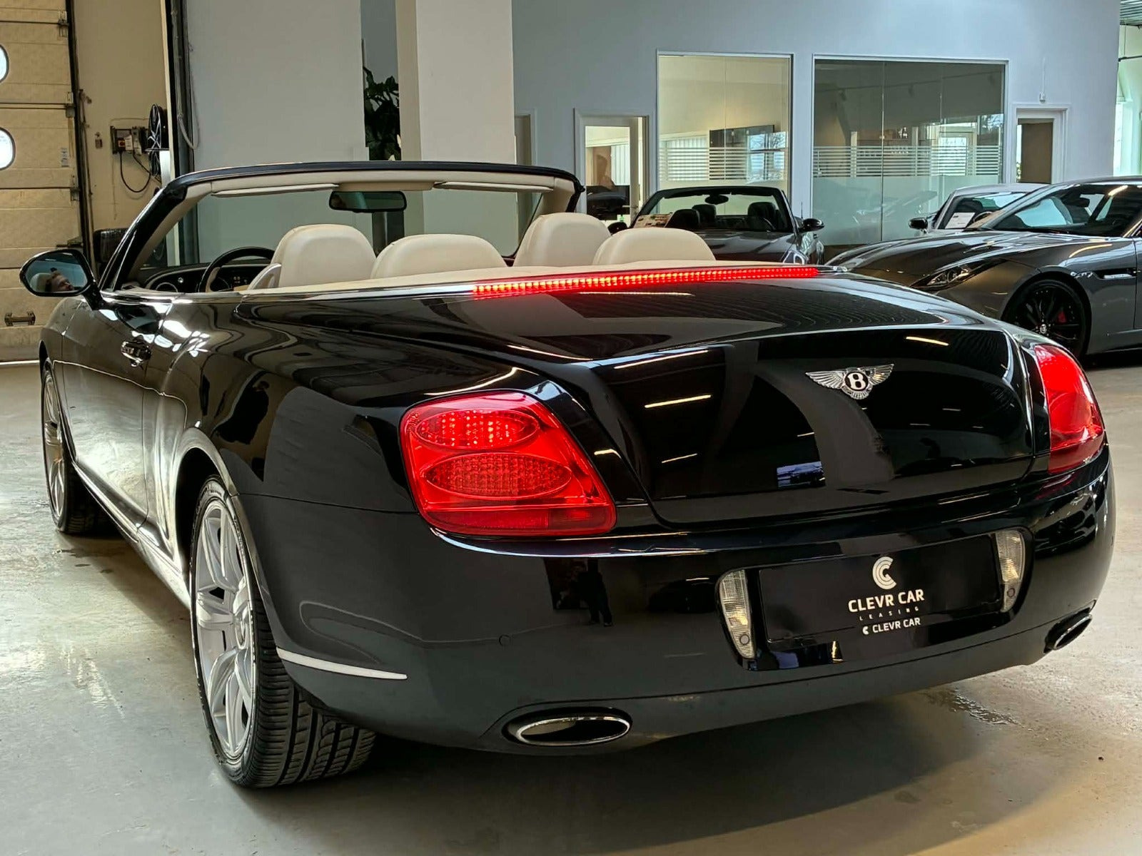 Sort Bentley Continental GTC fra 2010