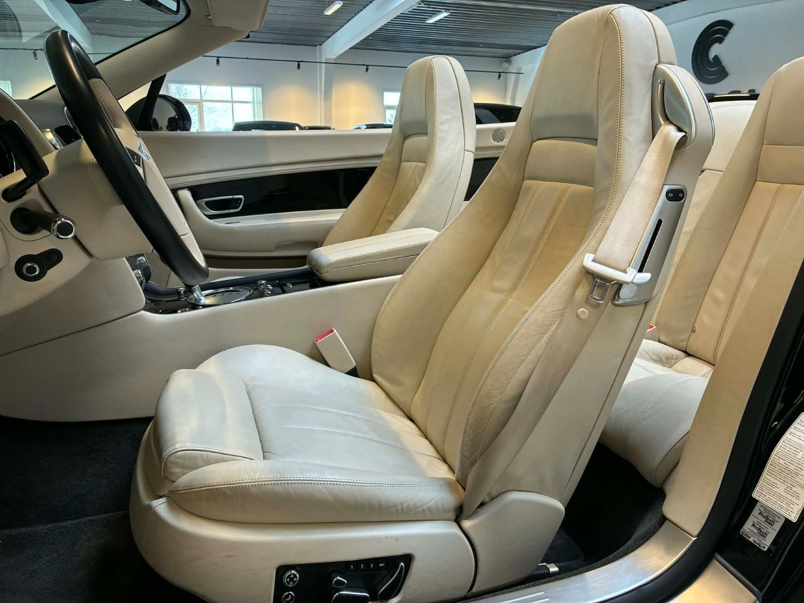Sort Bentley Continental GTC fra 2010