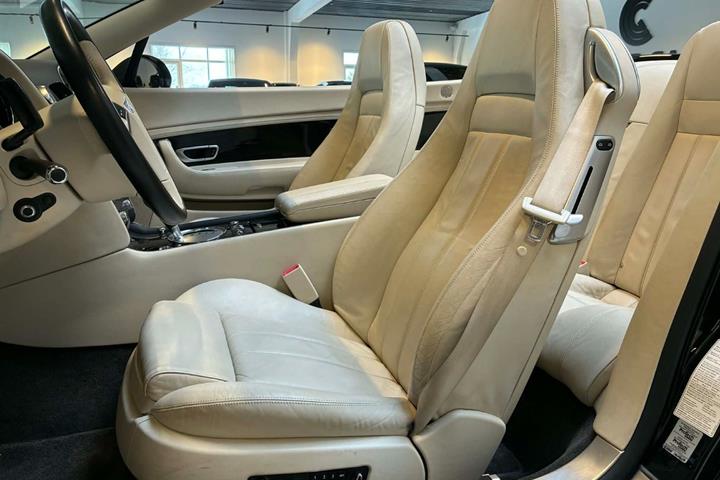 Sort Bentley Continental GTC fra 2010