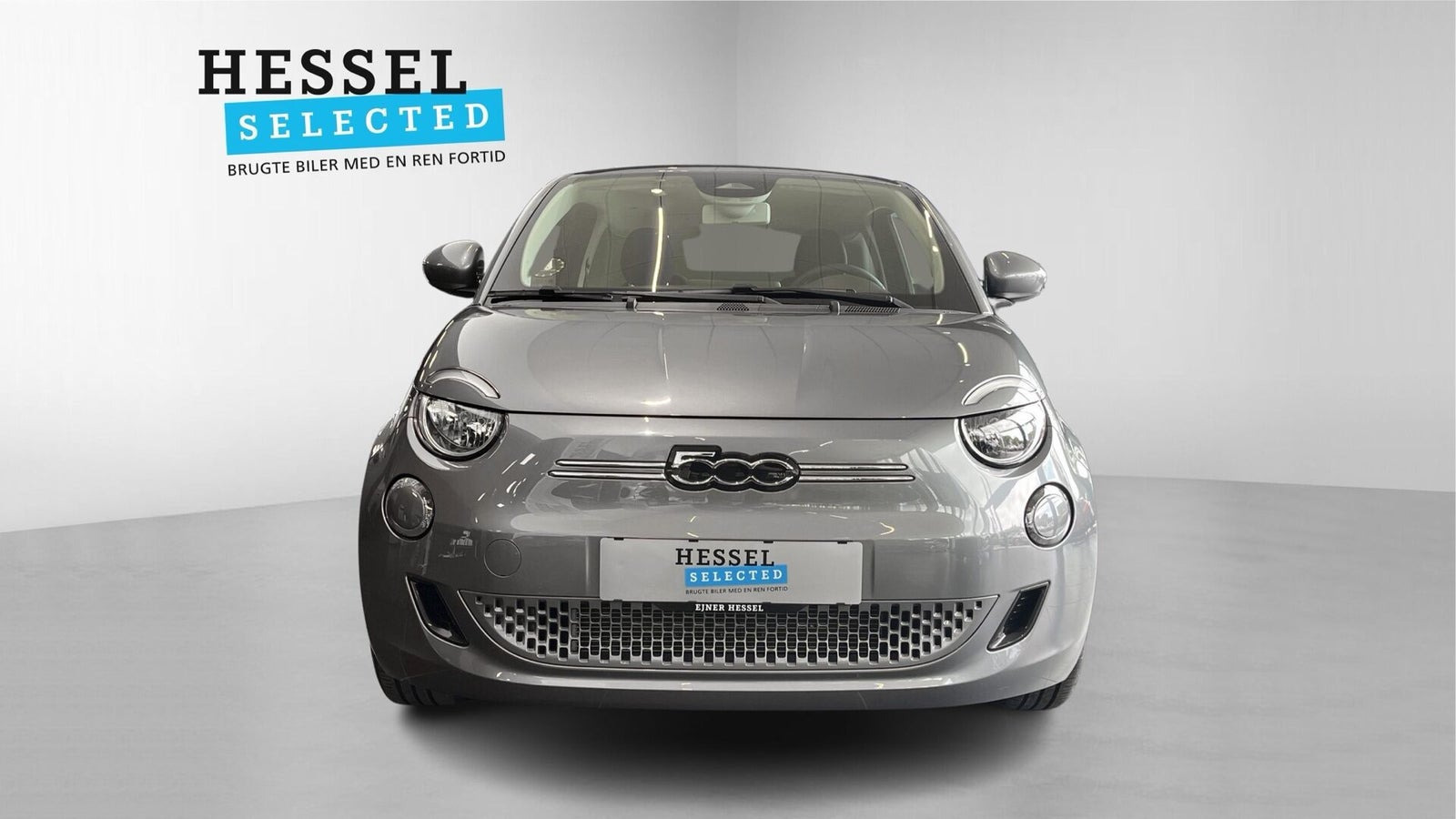 Grå Fiat 500e fra 2023