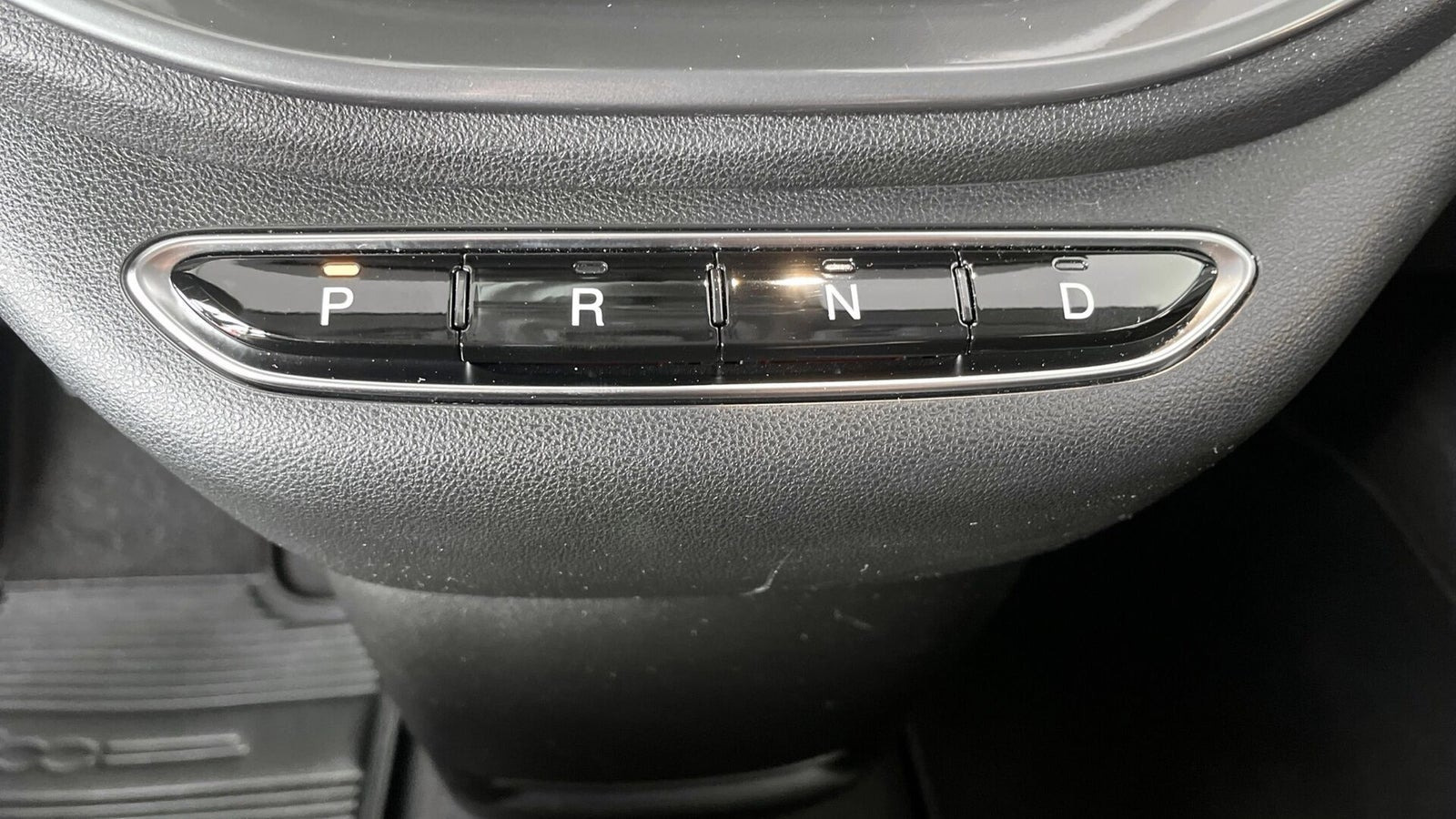 Grå Fiat 500e fra 2023
